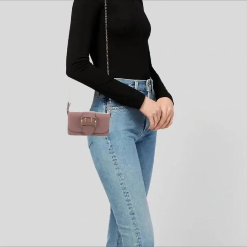 Burberry Pink Leather Bag with Gold Chain - Picture 9 of 14